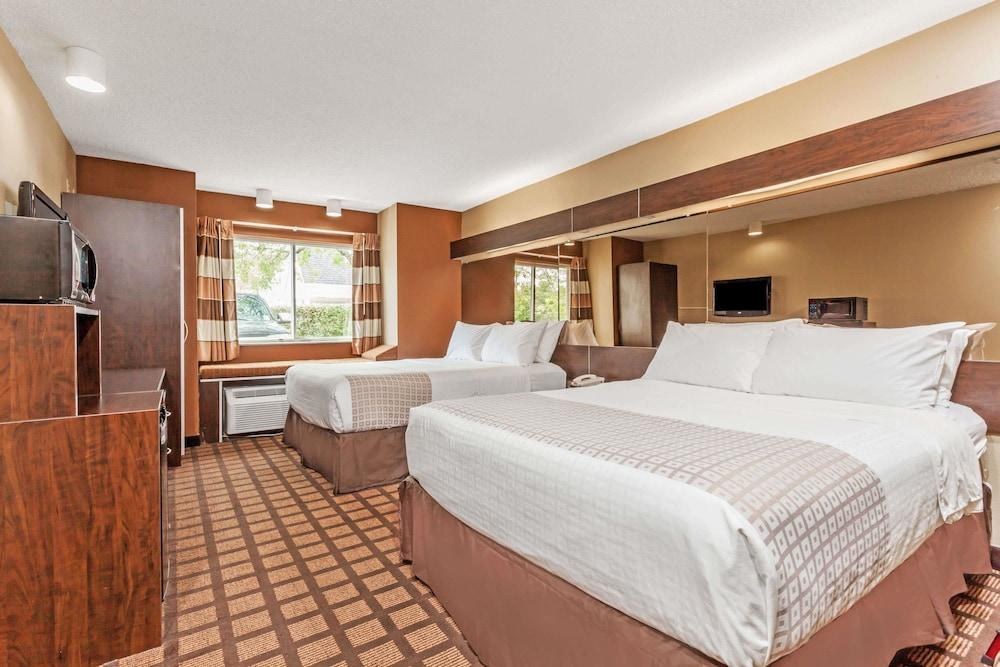 MICROTEL INN & SUITES BY WYNDHAM LEXINGTON photo 2