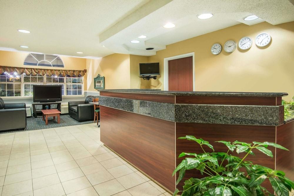 MICROTEL INN & SUITES BY WYNDHAM TULSA EAST photo 1