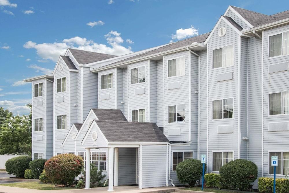 MICROTEL INN & SUITES BY WYNDHAM TULSA EAST photo 3