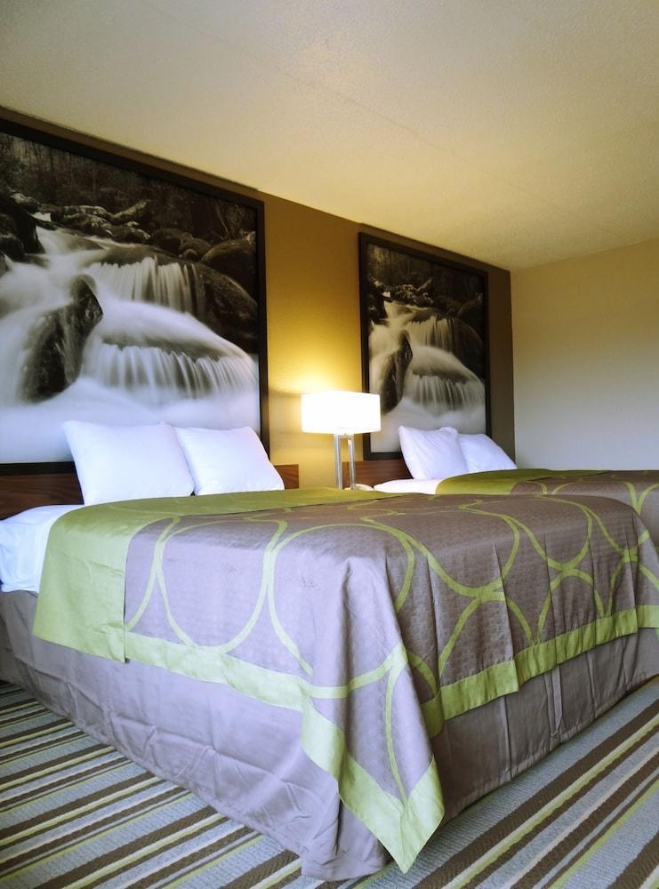 SUPER 8 PIGEON FORGE-EMERT ST photo 2