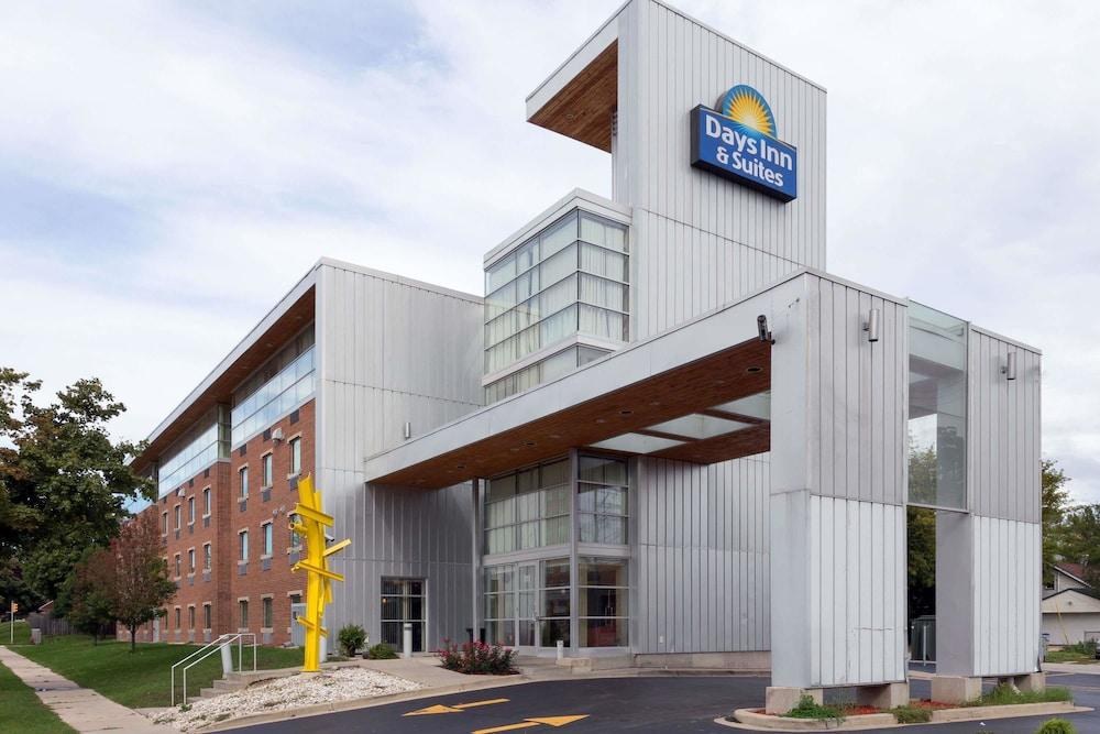 DAYS INN & SUITES MILWAUKEE photo 3