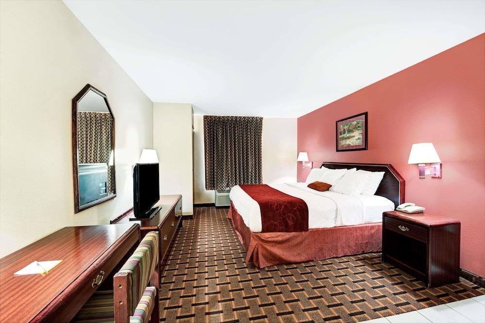 DAYS INN DALLAS PLANO photo 2