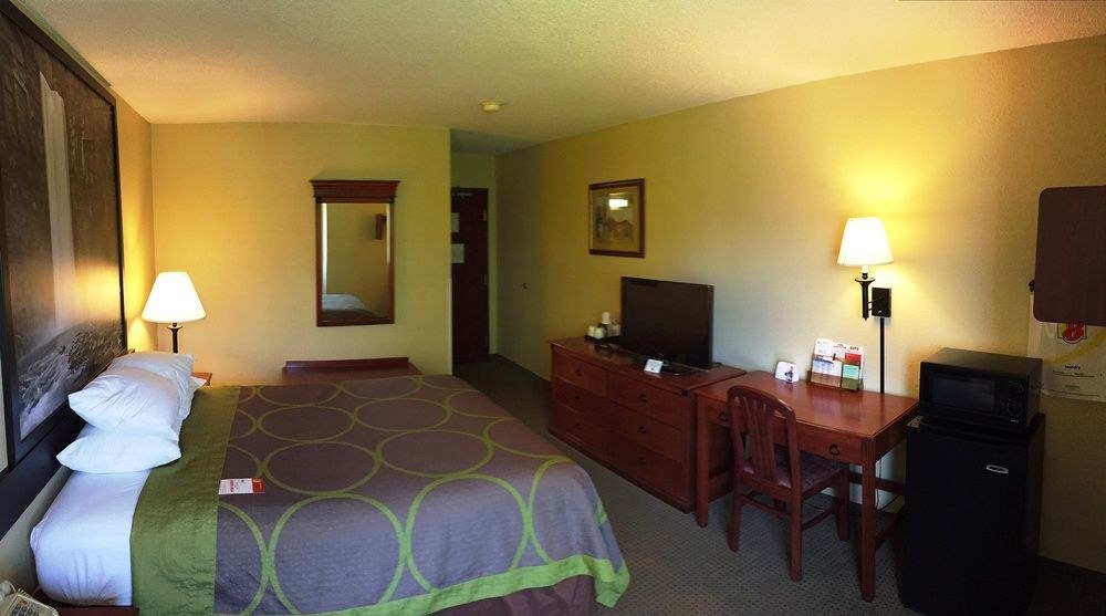 SUPER 8 BY WYNDHAM ITHACA photo 1