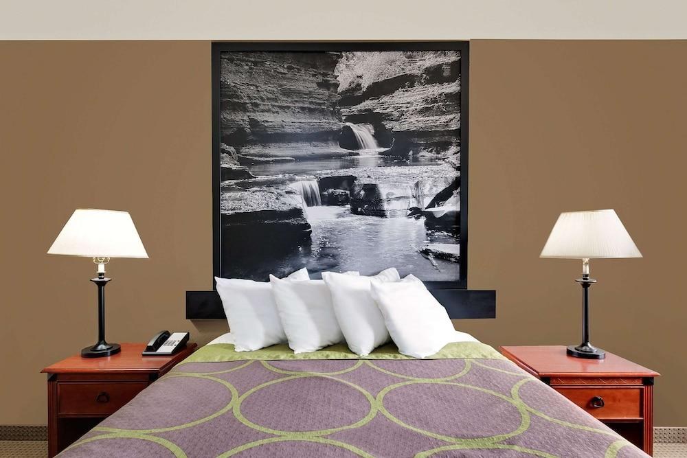 SUPER 8 BY WYNDHAM ITHACA photo 3