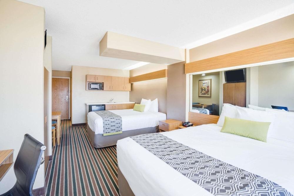 MICROTEL INN & SUITES BY WYNDHAM PIGEON FORGE photo 1