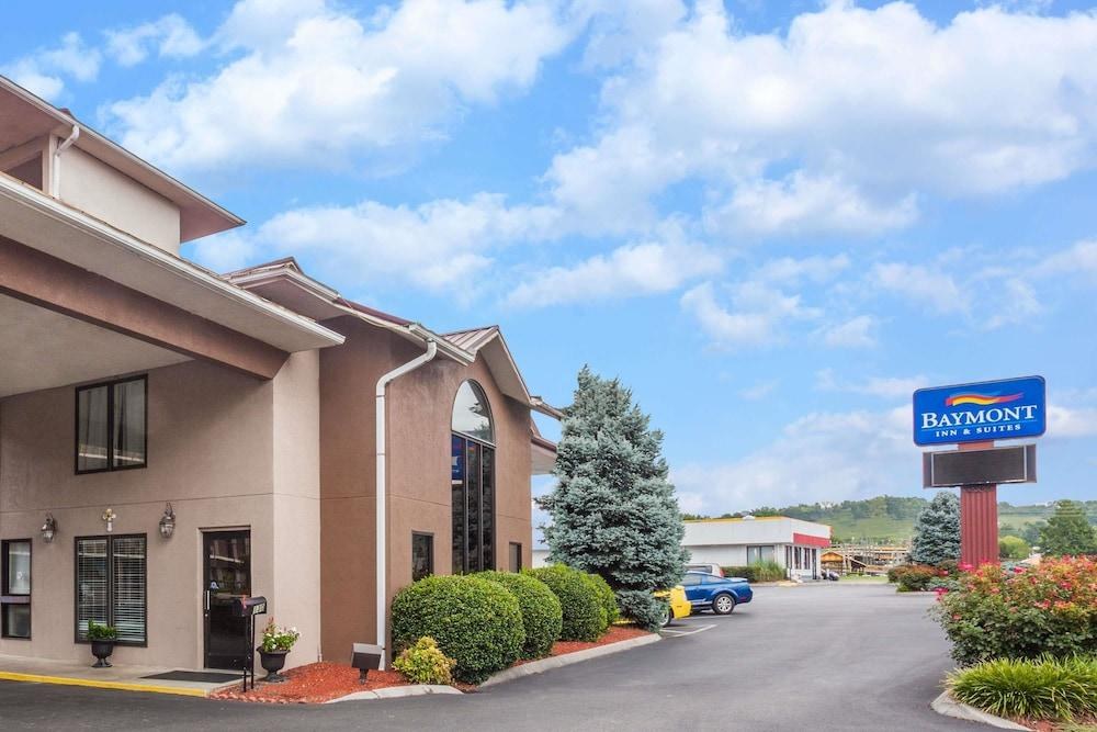 BAYMONT INN & SUITES PIGEON FORGE photo 4