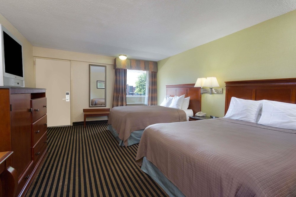 Red Carpet Inn Washington DC photo 2
