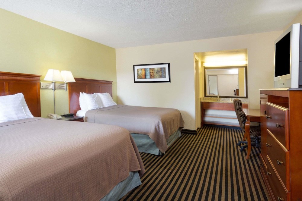 Red Carpet Inn Washington DC photo 3