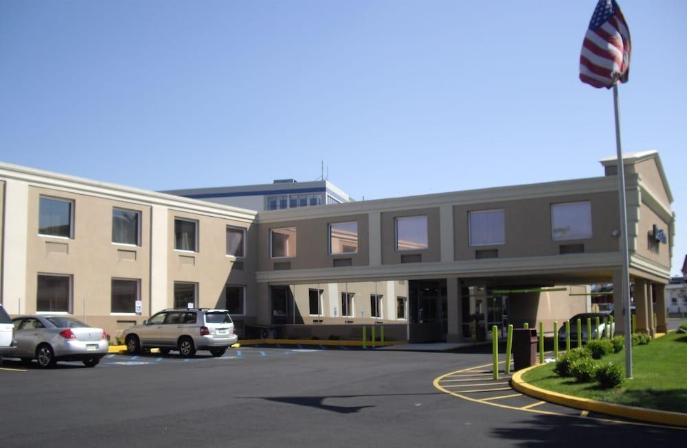 DAYS INN PHILADELPHIA - ROOSEVELT BOULEVARD photo 2