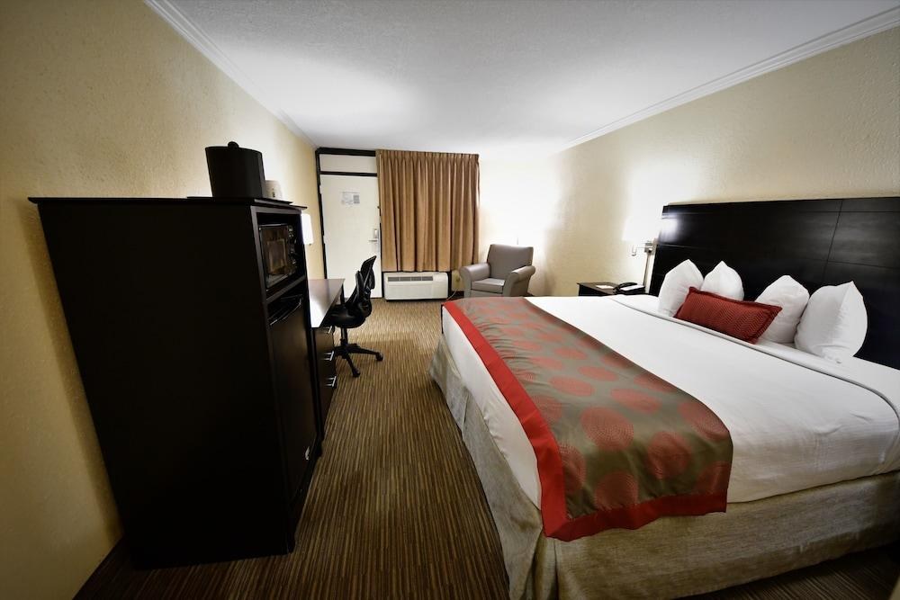 RAMADA CONFERENCE CENTER BY WYNDHAM JACKSONVILLE photo 2