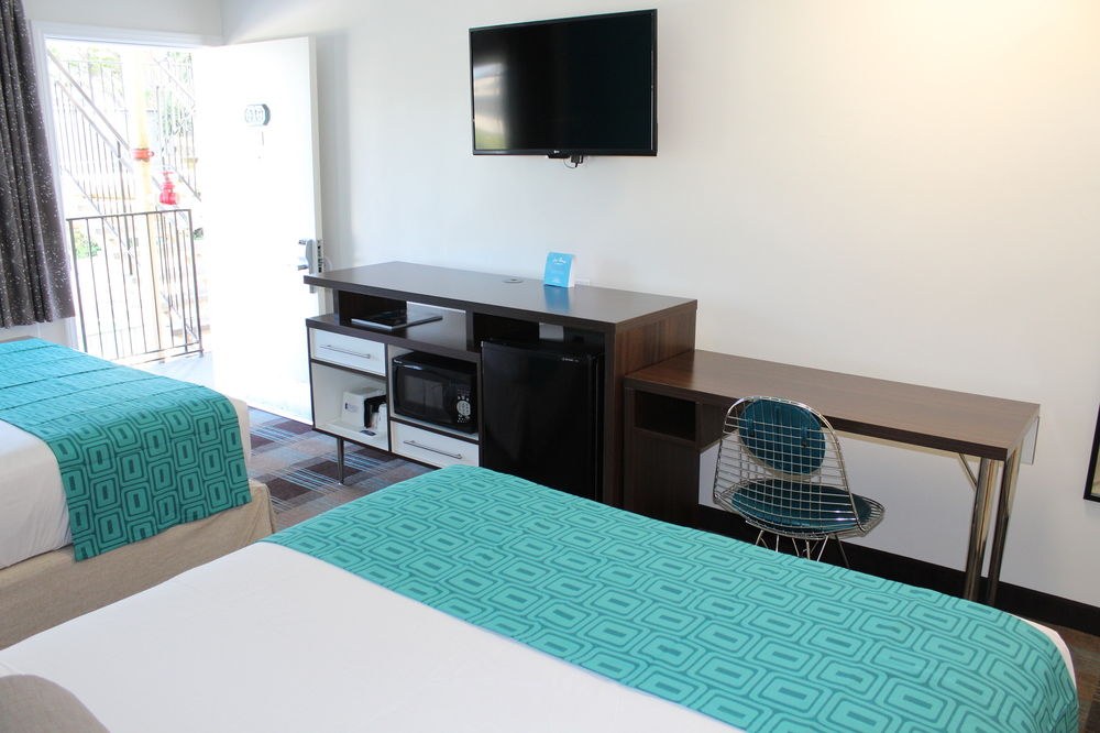 HOWARD JOHNSON BY WYNDHAM SAN DIEGO HOTEL CIRCLE photo 1