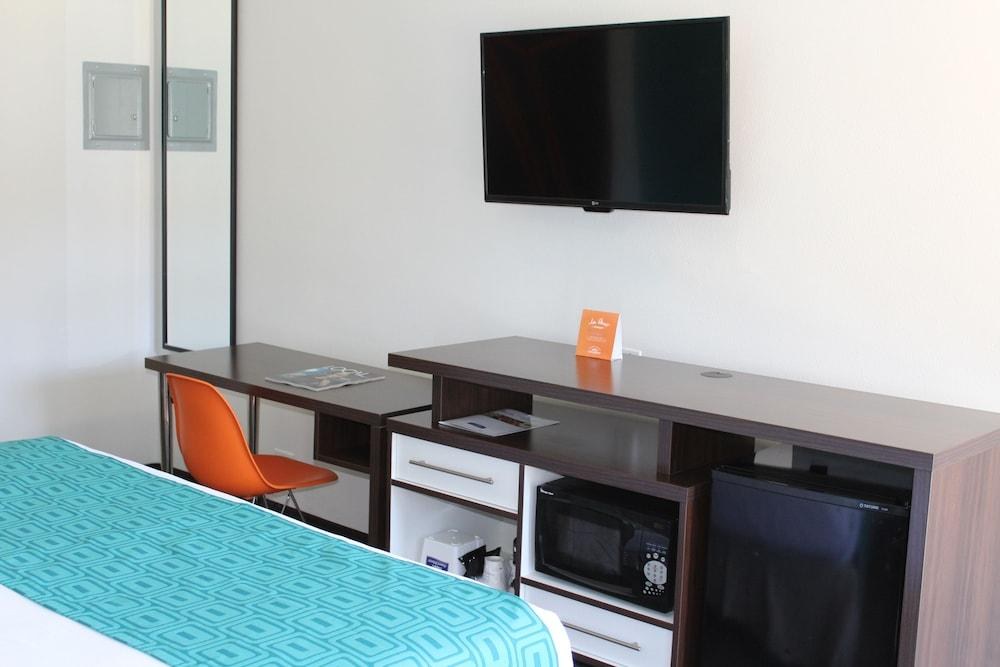 HOWARD JOHNSON BY WYNDHAM SAN DIEGO HOTEL CIRCLE photo 3