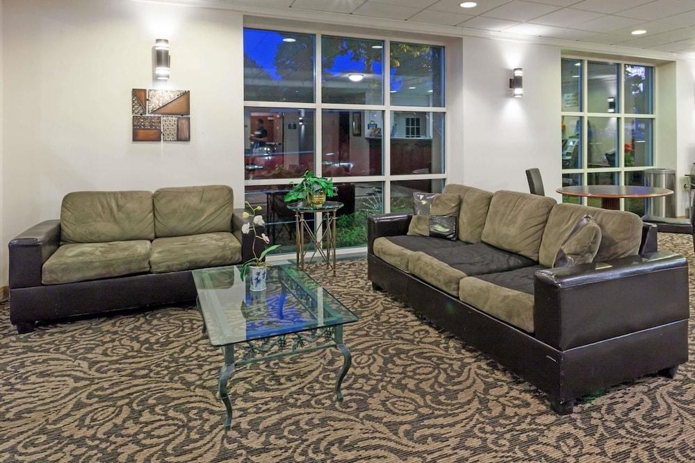 DAYS INN SEATAC AIRPORT photo 2
