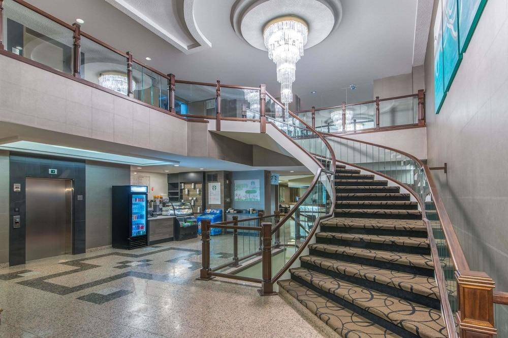 RAMADA PLAZA NIAGARA FALLS photo 2