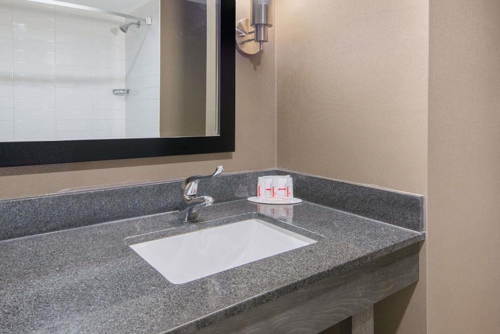 RAMADA PLAZA NIAGARA FALLS photo 4