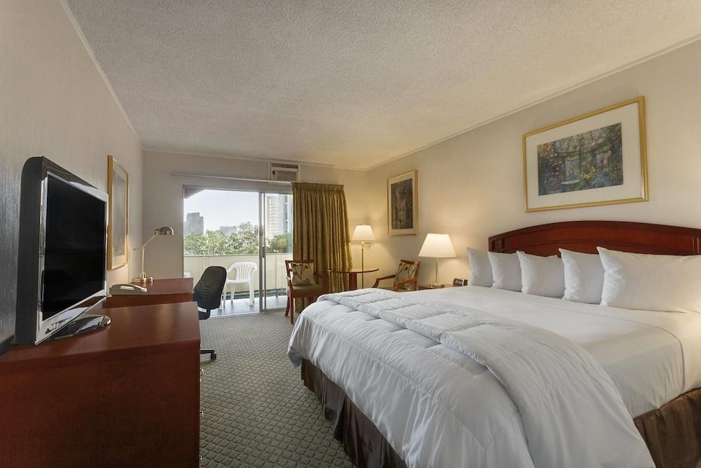 DAYS INN SAN DIEGO/DOWNTOWN/CONVENTION CENTER photo 2