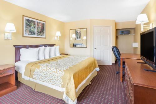 Howard Johnson by Wyndham Orlando/International Drive photo 2