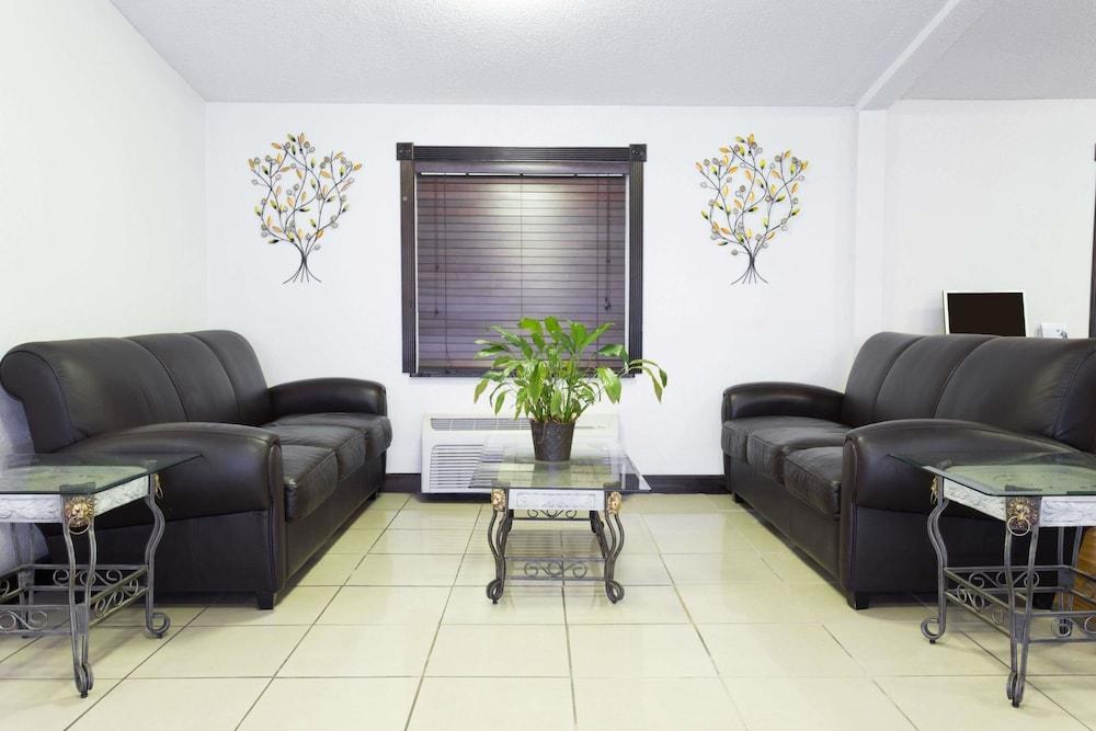 DAYS INN VIRGINIA BEACH TOWN CENTER