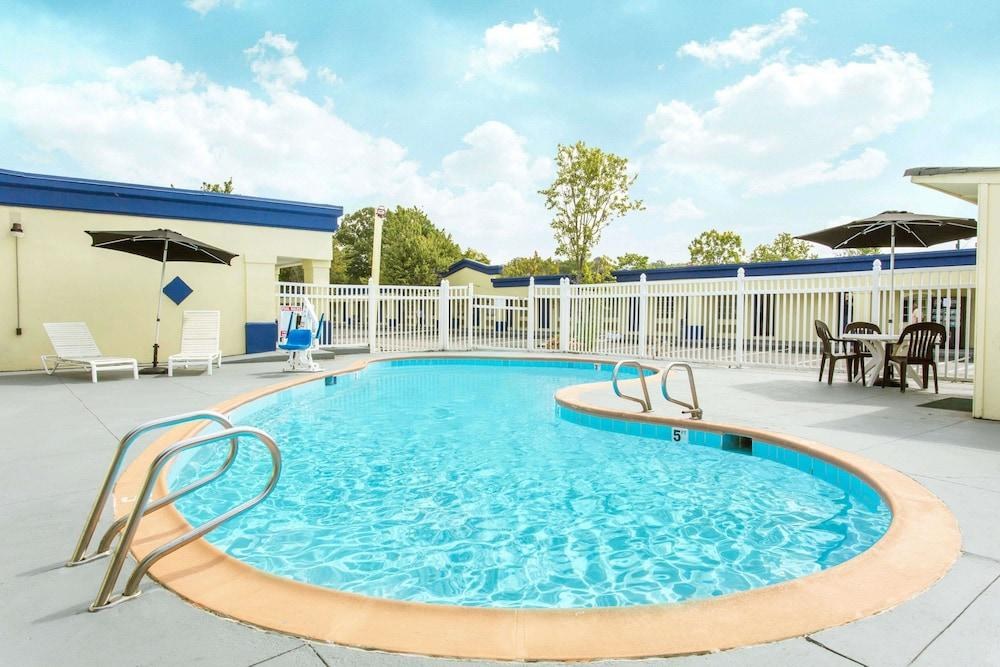 DAYS INN VIRGINIA BEACH TOWN CENTER photo 4