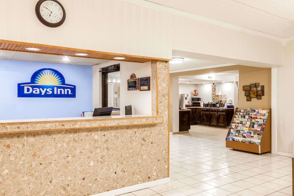 DAYS INN BY WYNDHAM SYRACUSE photo 1