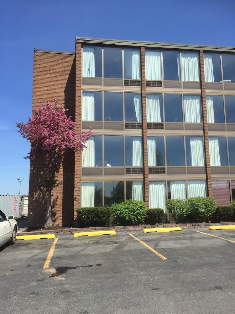 DAYS INN BY WYNDHAM SYRACUSE photo 4