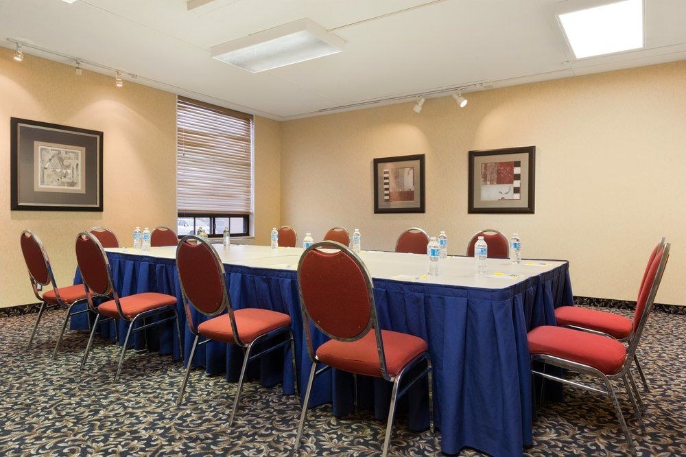 DAYS INN BY WYNDHAM OTTAWA WEST photo 1