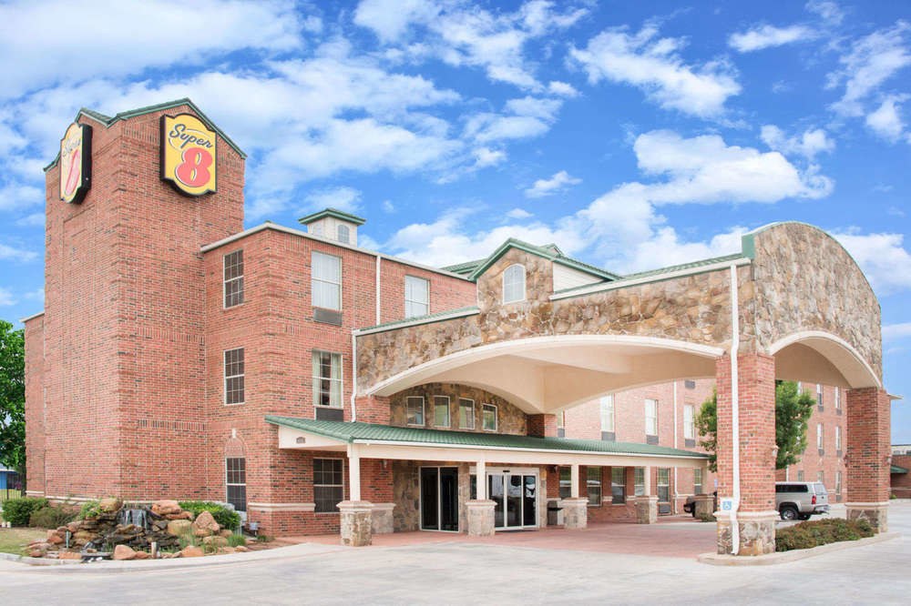 SUPER 8 BY WYNDHAM TULSA