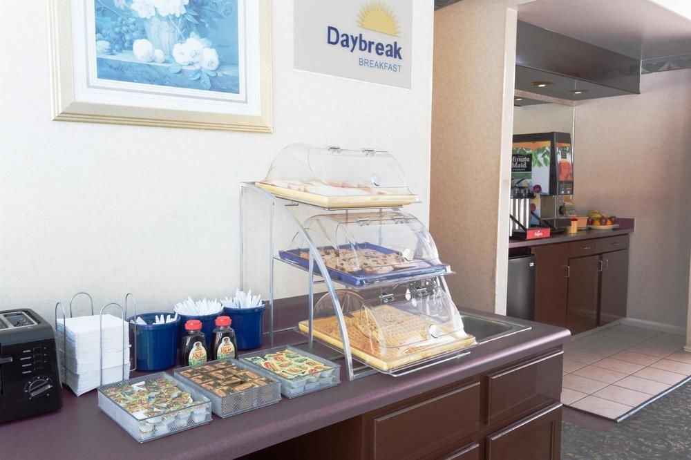 DAYS INN BY WYNDHAM RALEIGH SOUTH photo 1