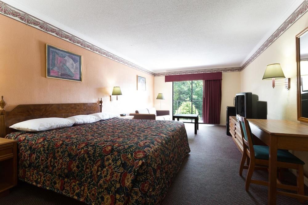 DAYS INN BY WYNDHAM RALEIGH SOUTH photo 2