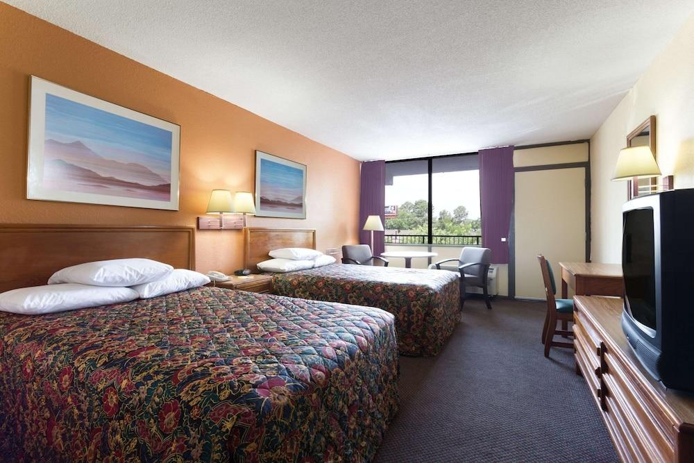 DAYS INN BY WYNDHAM RALEIGH SOUTH photo 4