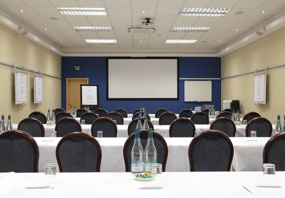RENAISSANCE LONDON HEATHROW HOTEL photo 2