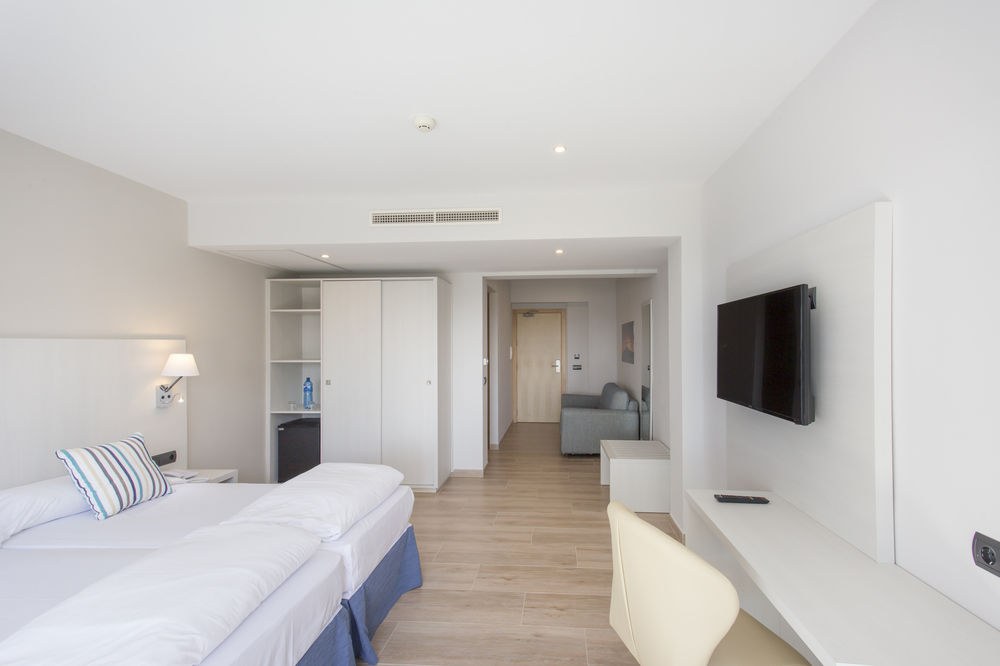 MAR HOTELS ALCANADA photo 2