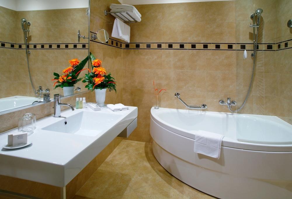 HOTEL BRISTOL photo 2
