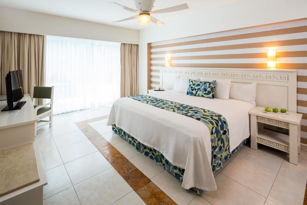 BLUE BAY GRAND ESMERALDA photo 2