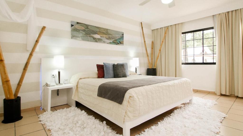 BLUEBAY VILLAS DORADAS