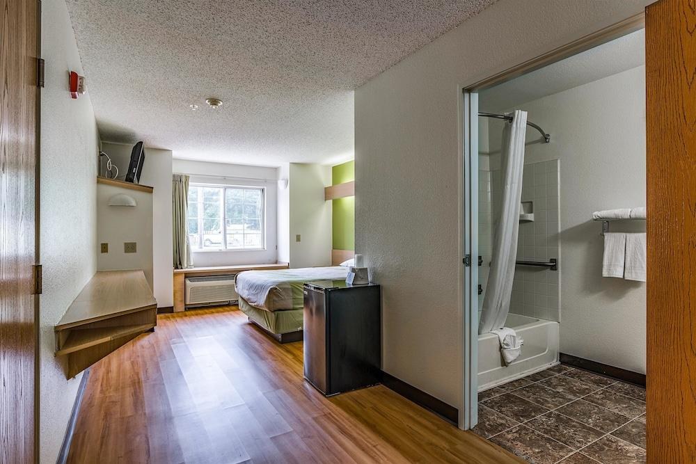 MICROTEL INN NORTH CHARLOTTE photo 4