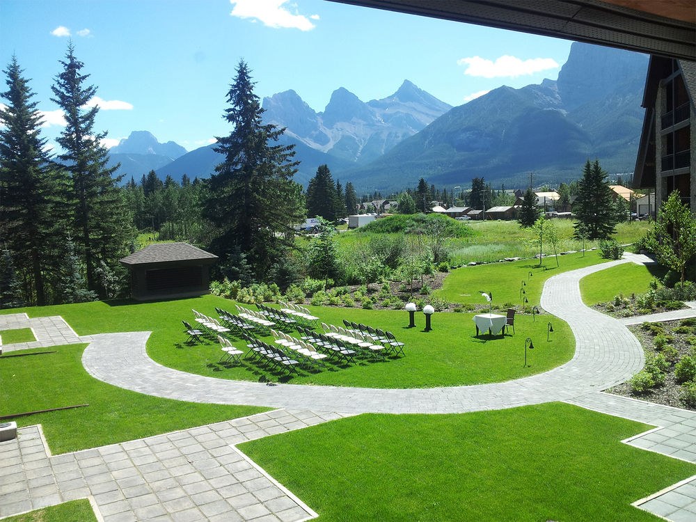GRANDE ROCKIES RESORT