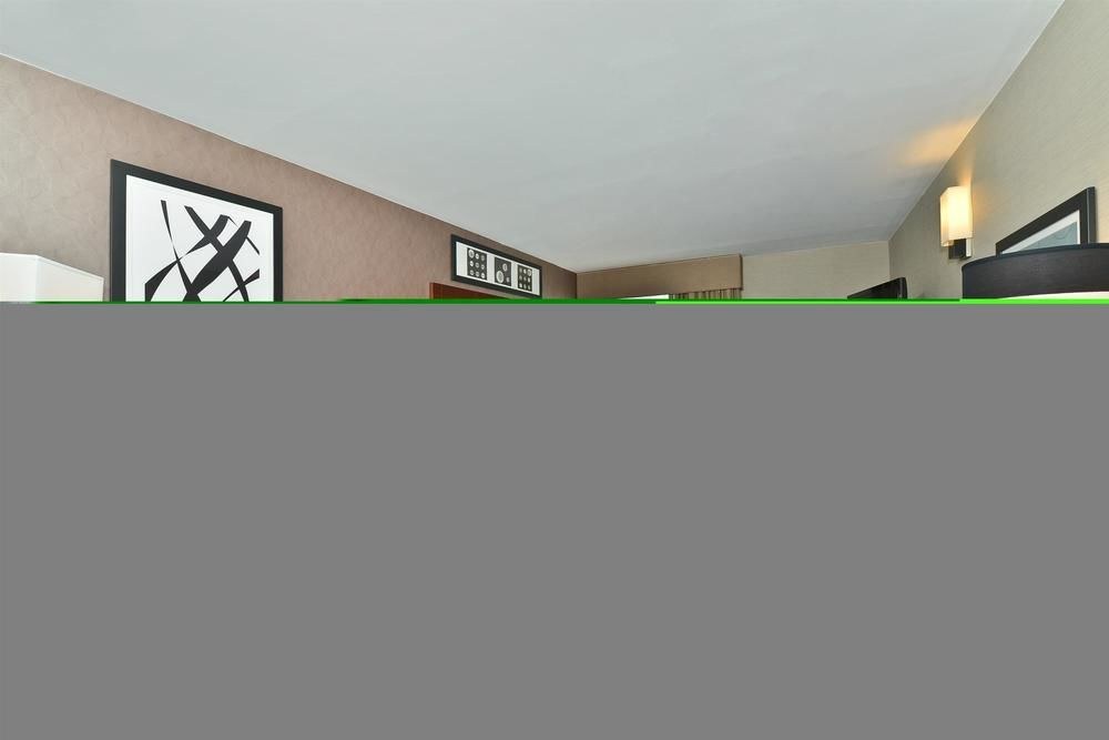 WYNDHAM GARDEN ELK GROVE VILLAGE photo 1