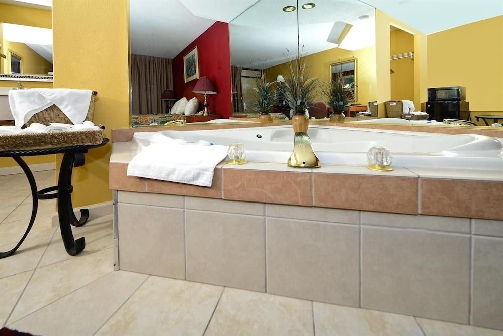 AMERICAS BEST VALUE INN NASHVILLE SOUTH photo 3
