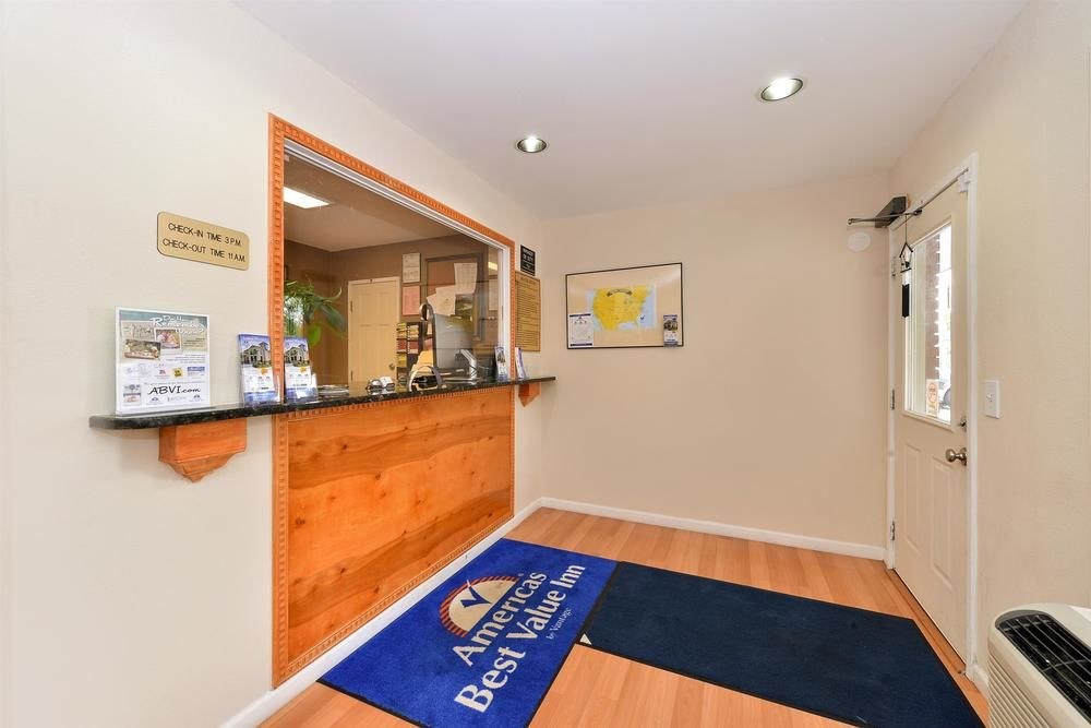 AMERICAS BEST VALUE INN - NASHVILLE/DOWNTOWN photo 1