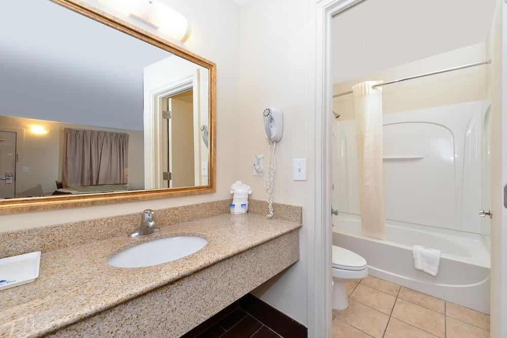 AMERICAS BEST VALUE INN - NASHVILLE/DOWNTOWN photo 4