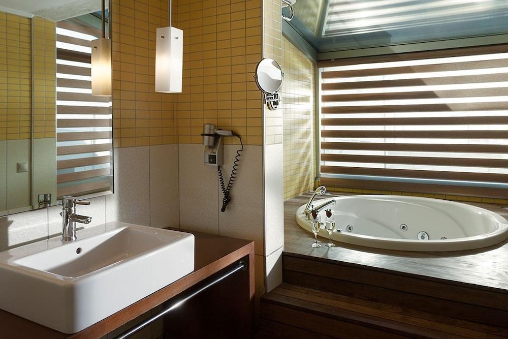 RIXOS SUNGATE HOTEL photo 2