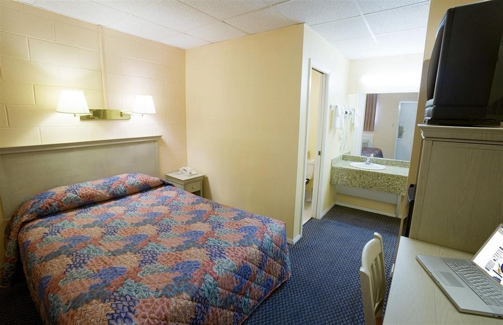 AMERICAS BEST VALUE INN - SAN ANTONIO/LACKLAND AFB