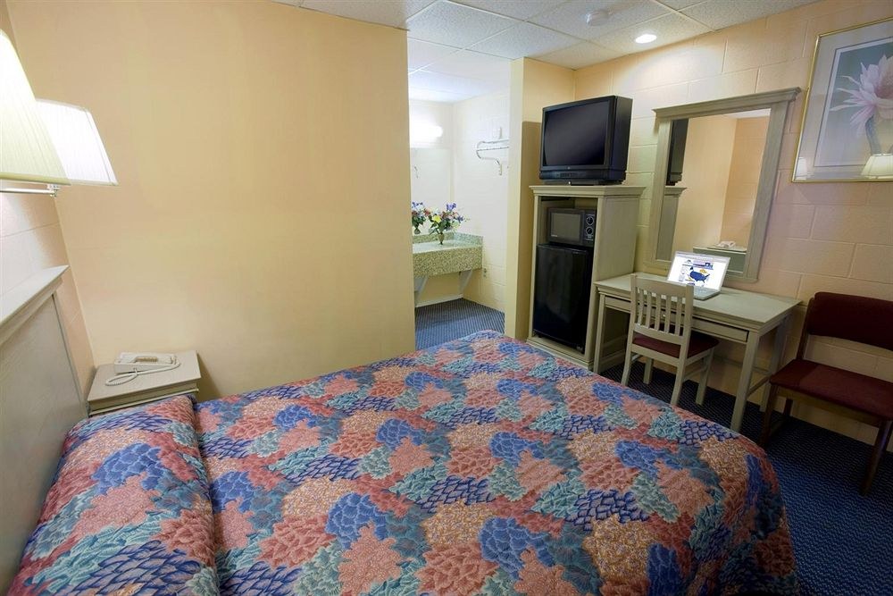 AMERICAS BEST VALUE INN - SAN ANTONIO/LACKLAND AFB photo 1