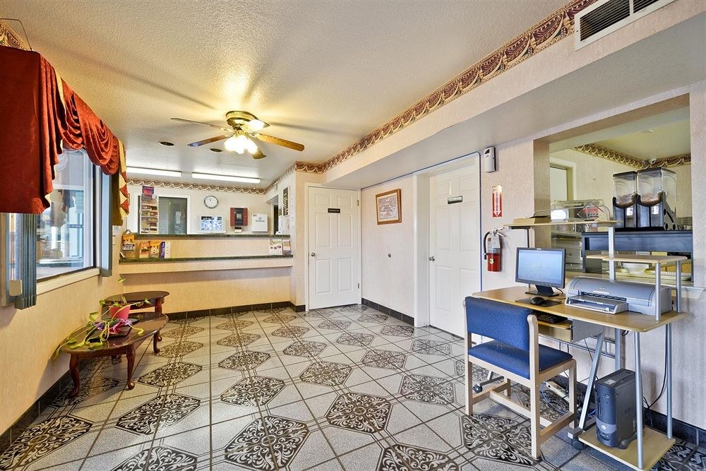 Budget Inn photo 2