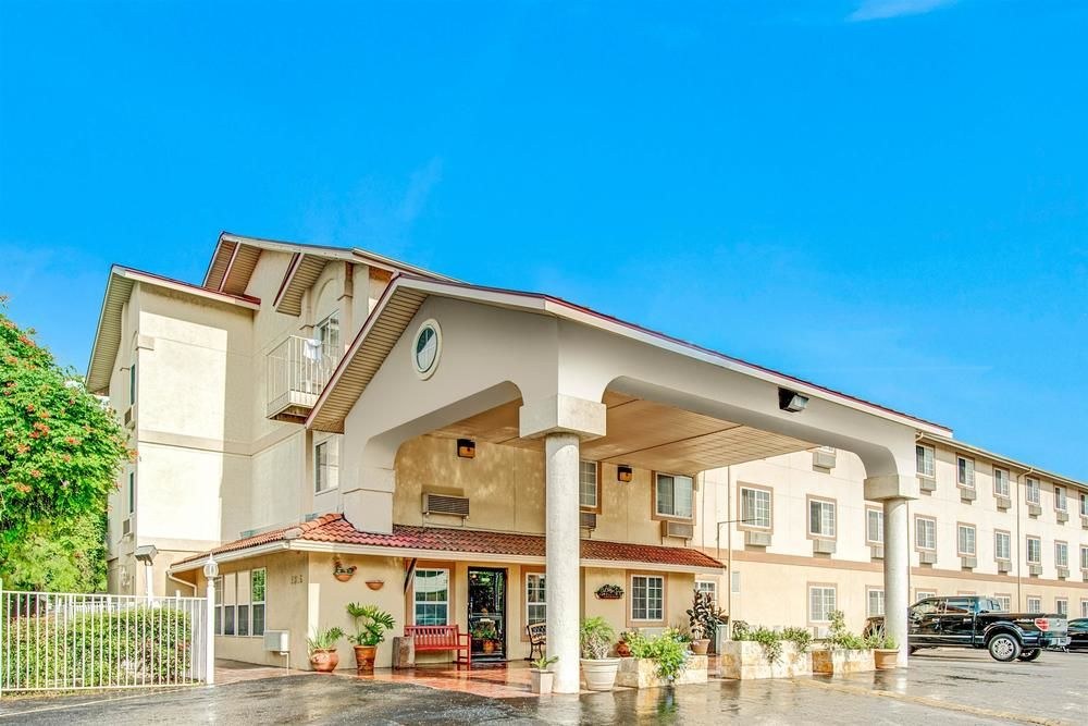 SUPER 8 MOTEL - SAN ANTONIO/FIESTA TEXAS AREA