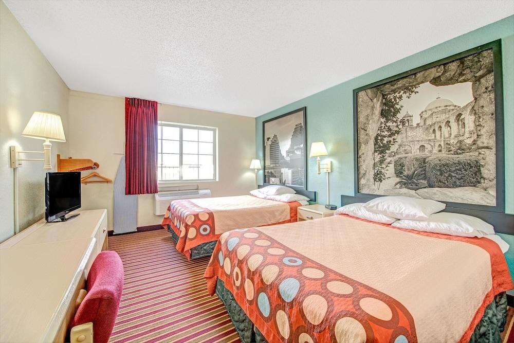SUPER 8 MOTEL - SAN ANTONIO/FIESTA TEXAS AREA photo 4