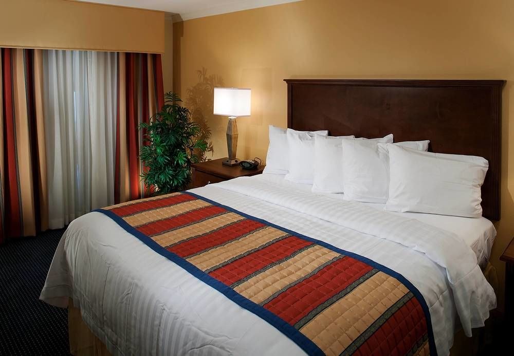 TOWNEPLACE SUITES FORT WORTH DOWNTOWN photo 2