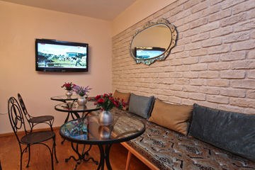 THREE APPLES SUITES photo 3