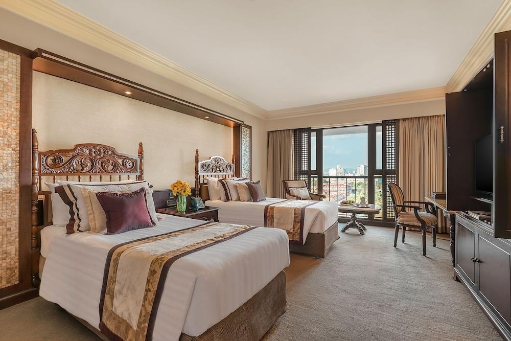 MANILA HOTEL